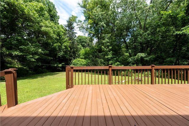 50 Center Ave, West View, PA 15229