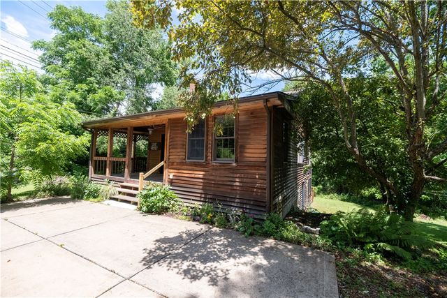 50 Center Ave, West View, PA 15229