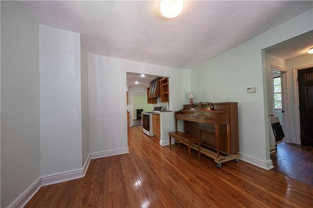 50 Center Ave, West View, PA 15229