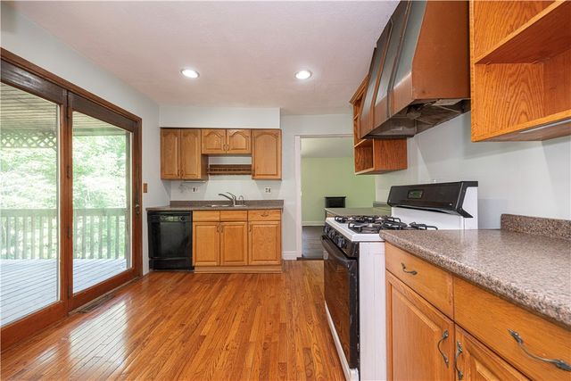 50 Center Ave, West View, PA 15229
