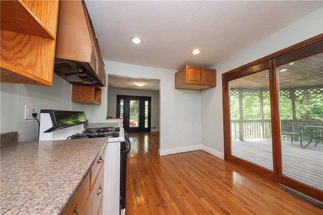50 Center Ave, West View, PA 15229