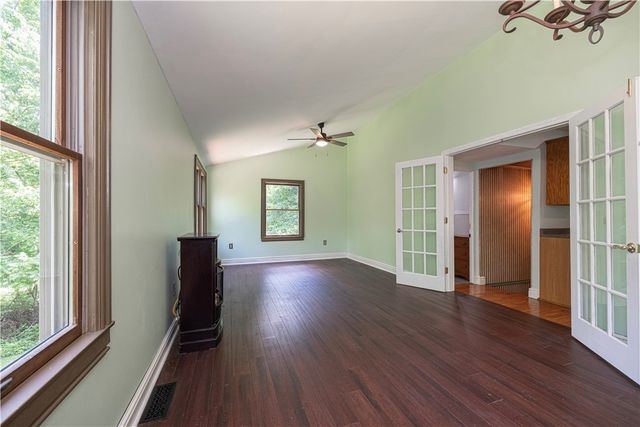 50 Center Ave, West View, PA 15229