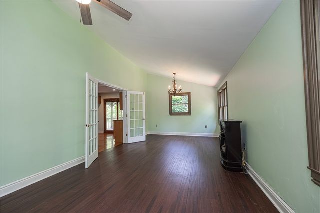 50 Center Ave, West View, PA 15229