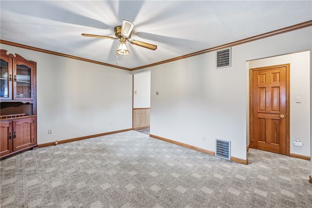 1122 Memorial Blvd, Sharon, PA 16146