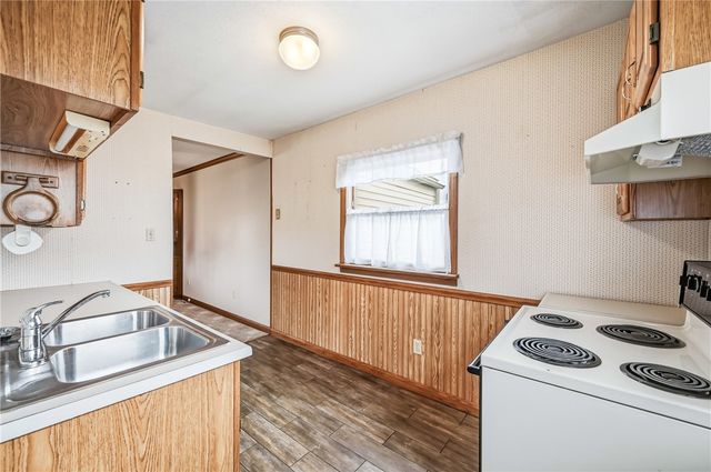 1122 Memorial Blvd, Sharon, PA 16146