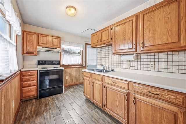 1122 Memorial Blvd, Sharon, PA 16146