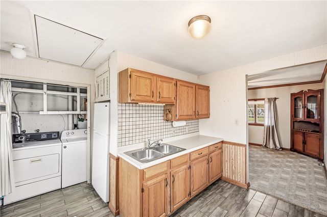 1122 Memorial Blvd, Sharon, PA 16146