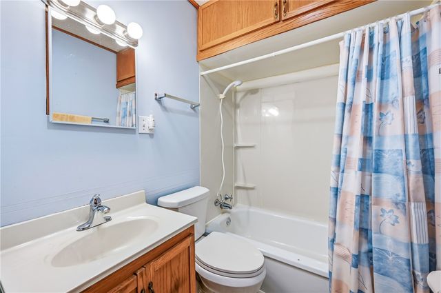 1122 Memorial Blvd, Sharon, PA 16146