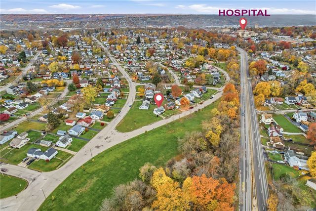 1122 Memorial Blvd, Sharon, PA 16146