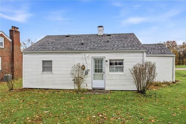 1122 Memorial Blvd, Sharon, PA 16146