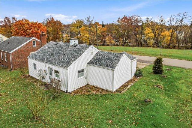 1122 Memorial Blvd, Sharon, PA 16146