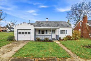 1122 Memorial Blvd, Sharon, PA 16146