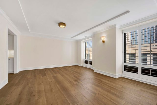 40 E Delaware Place 1701, Chicago, IL 60611