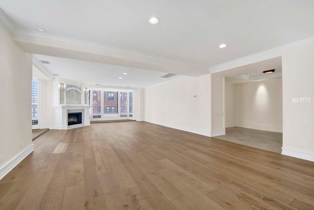 40 E Delaware Place 1701, Chicago, IL 60611