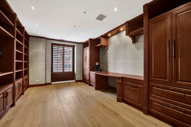 40 E Delaware Place 1701, Chicago, IL 60611