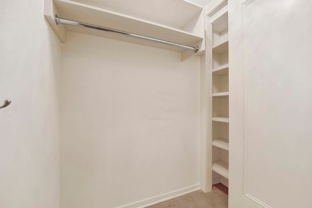 40 E Delaware Place 1701, Chicago, IL 60611