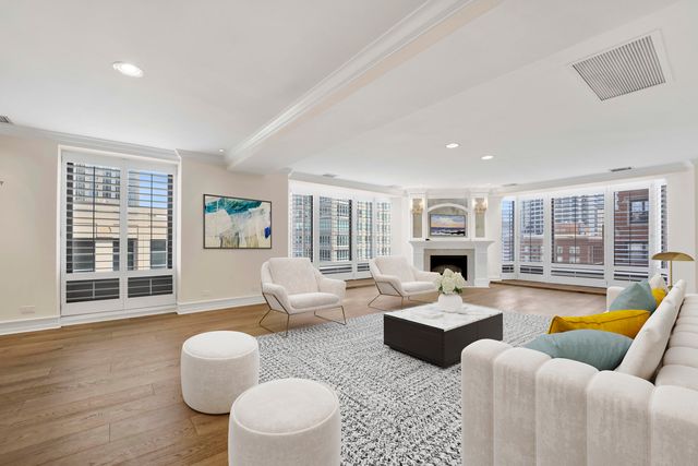 40 E Delaware Place 1701, Chicago, IL 60611