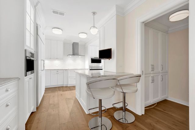 40 E Delaware Place 1701, Chicago, IL 60611