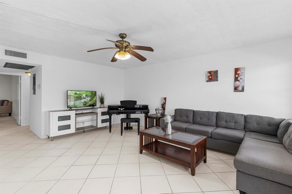3028 Harwood D, Deerfield Beach, FL 33442