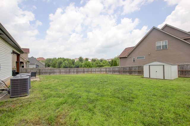 313 Piedmont Pl, Clarksville, TN 37043