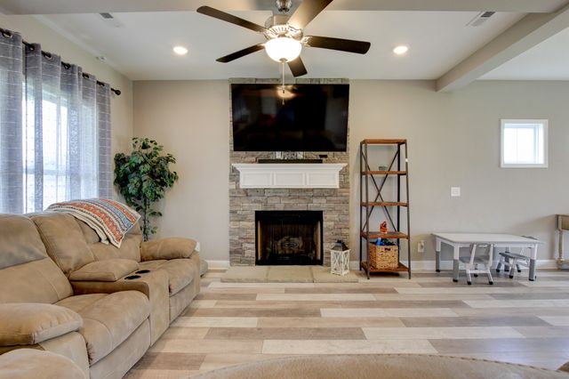 313 Piedmont Pl, Clarksville, TN 37043