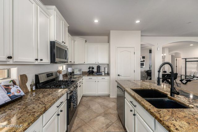 590 E RAVEN Court, Gilbert, AZ 85297