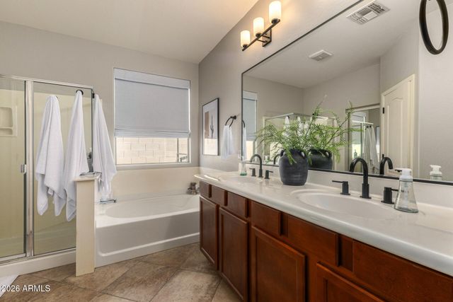 590 E RAVEN Court, Gilbert, AZ 85297