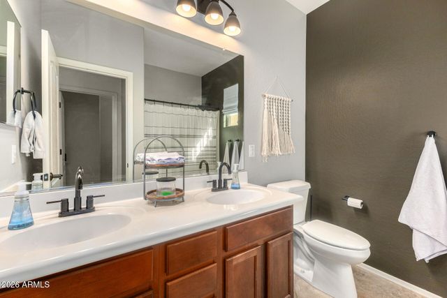 590 E RAVEN Court, Gilbert, AZ 85297