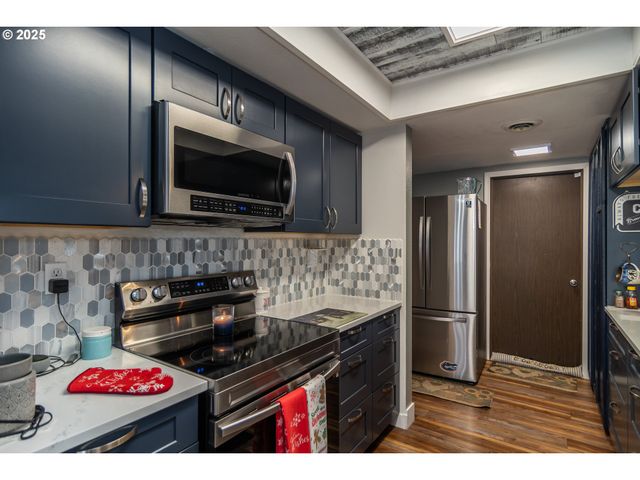 229 N GROVE Ln, Sutherlin, OR 97479