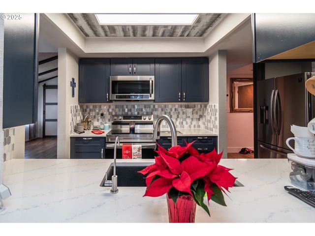 229 N GROVE Ln, Sutherlin, OR 97479