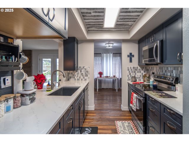 229 N GROVE Ln, Sutherlin, OR 97479