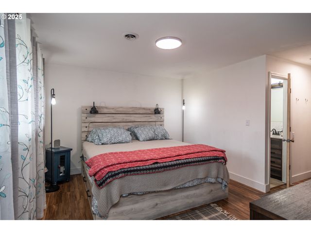 229 N GROVE Ln, Sutherlin, OR 97479