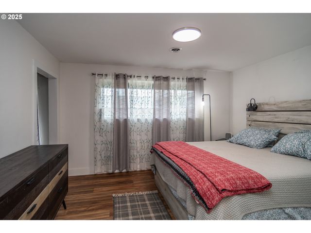 229 N GROVE Ln, Sutherlin, OR 97479