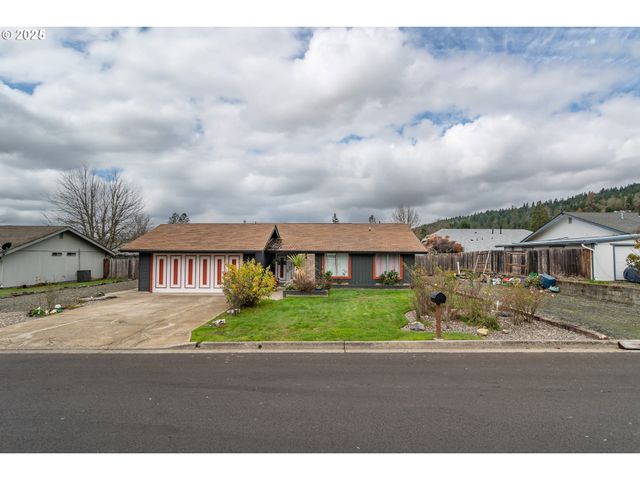 229 N GROVE Ln, Sutherlin, OR 97479
