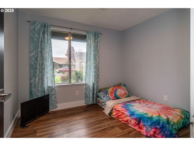 229 N GROVE Ln, Sutherlin, OR 97479