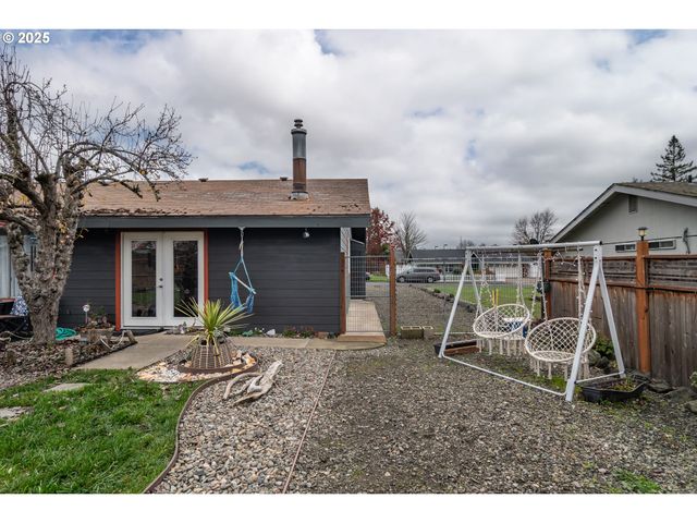 229 N GROVE Ln, Sutherlin, OR 97479