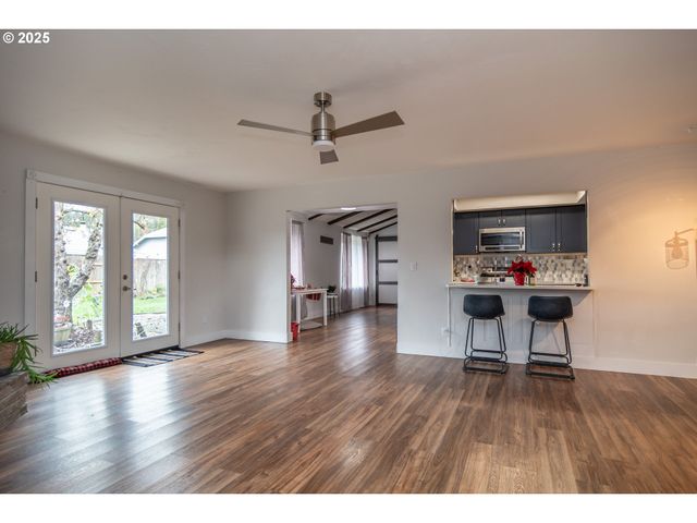 229 N GROVE Ln, Sutherlin, OR 97479