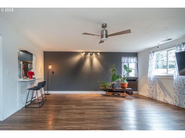 229 N GROVE Ln, Sutherlin, OR 97479