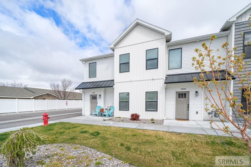Image 2 of property listing at 2882 Sunburst Drive, Ammon, ID 83406
