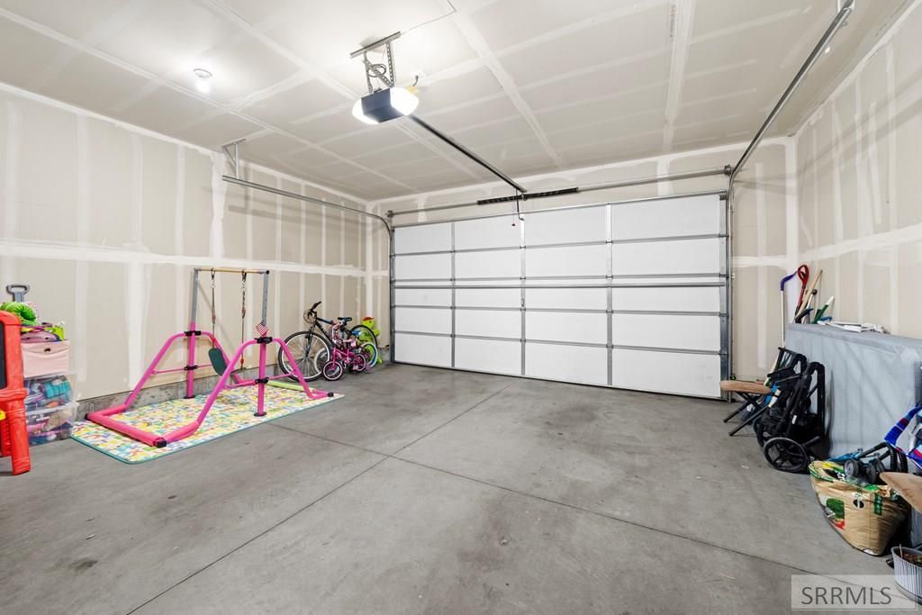 Image 30 of property listing at 2882 Sunburst Drive, Ammon, ID 83406