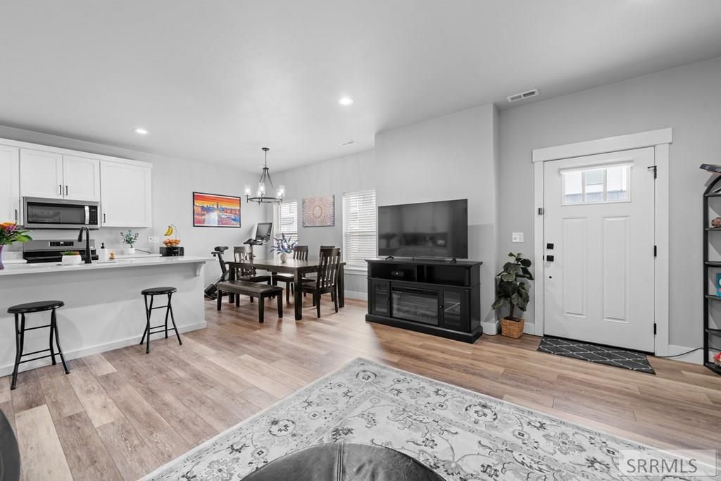 Image 6 of property listing at 2882 Sunburst Drive, Ammon, ID 83406