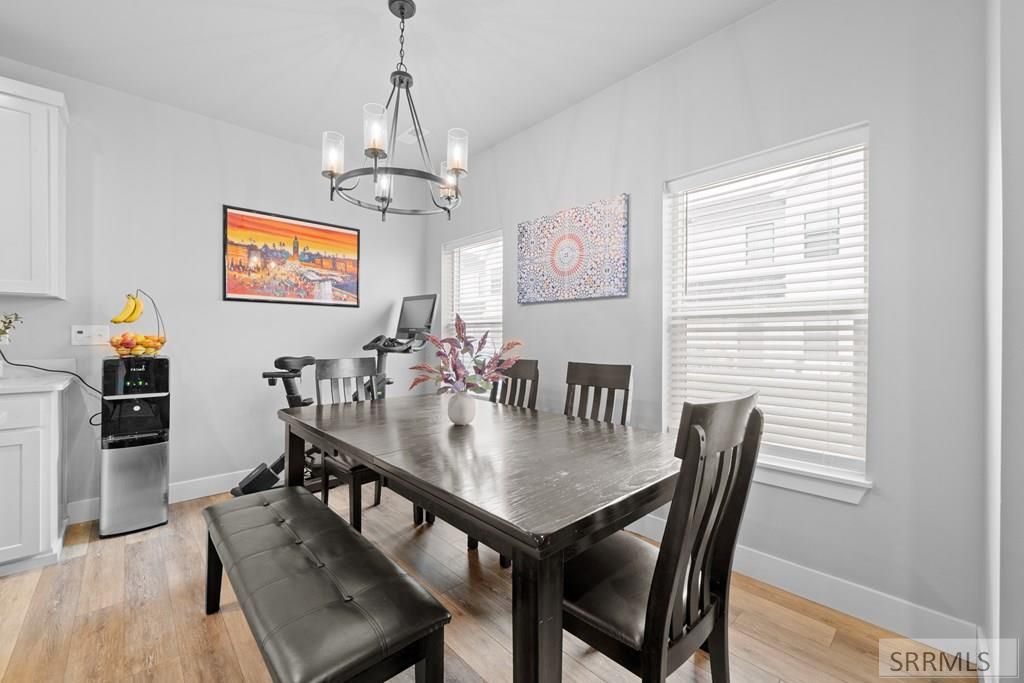 Image 7 of property listing at 2882 Sunburst Drive, Ammon, ID 83406
