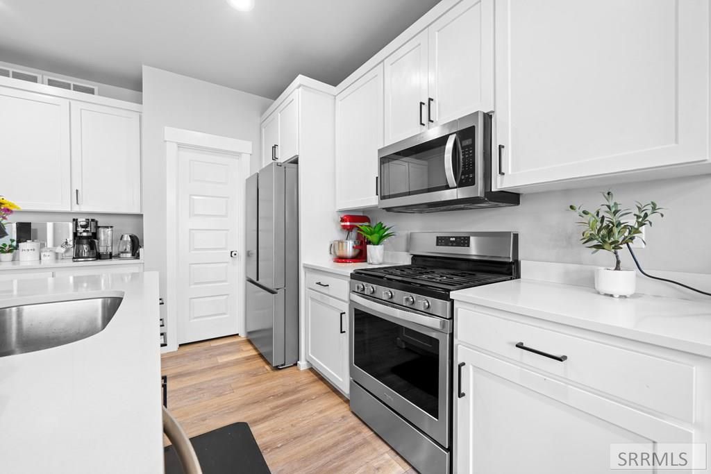 Image 9 of property listing at 2882 Sunburst Drive, Ammon, ID 83406