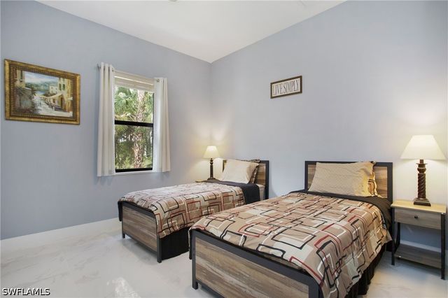 610 25th AVE NW, Naples, FL 34120