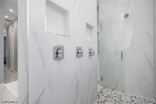 610 25th AVE NW, Naples, FL 34120