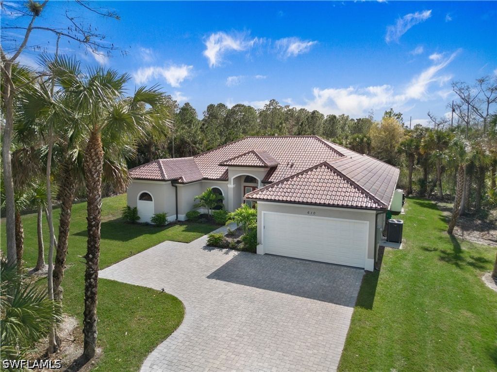 610 25th AVE NW, Naples, FL 34120
