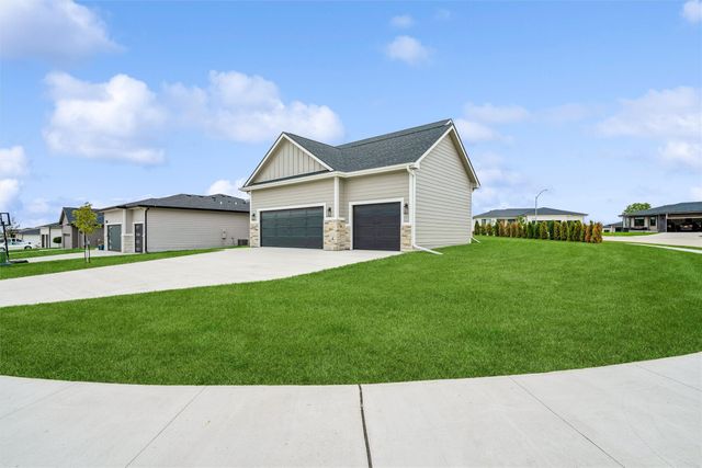 14311 Catalpa Drive, Urbandale, IA 50323