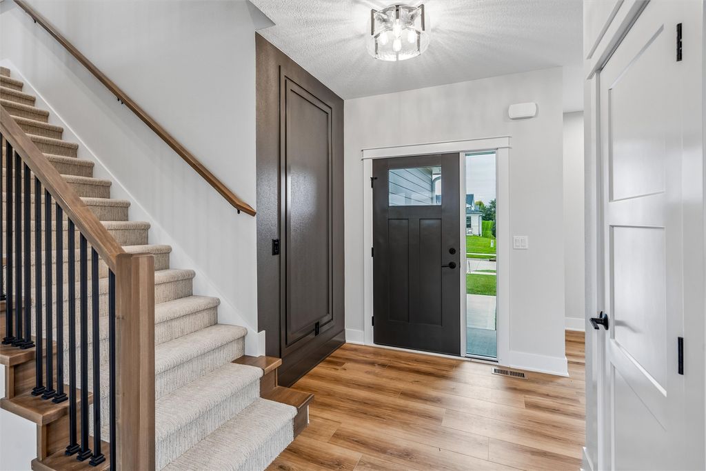 14311 Catalpa Drive, Urbandale, IA 50323