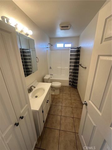 1230 E 68th St, Los Angeles, CA 90001