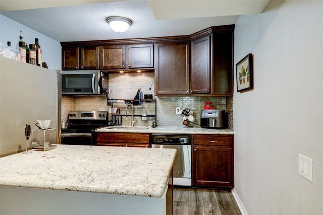 1860 White Oak Drive 359, Houston, TX 77009